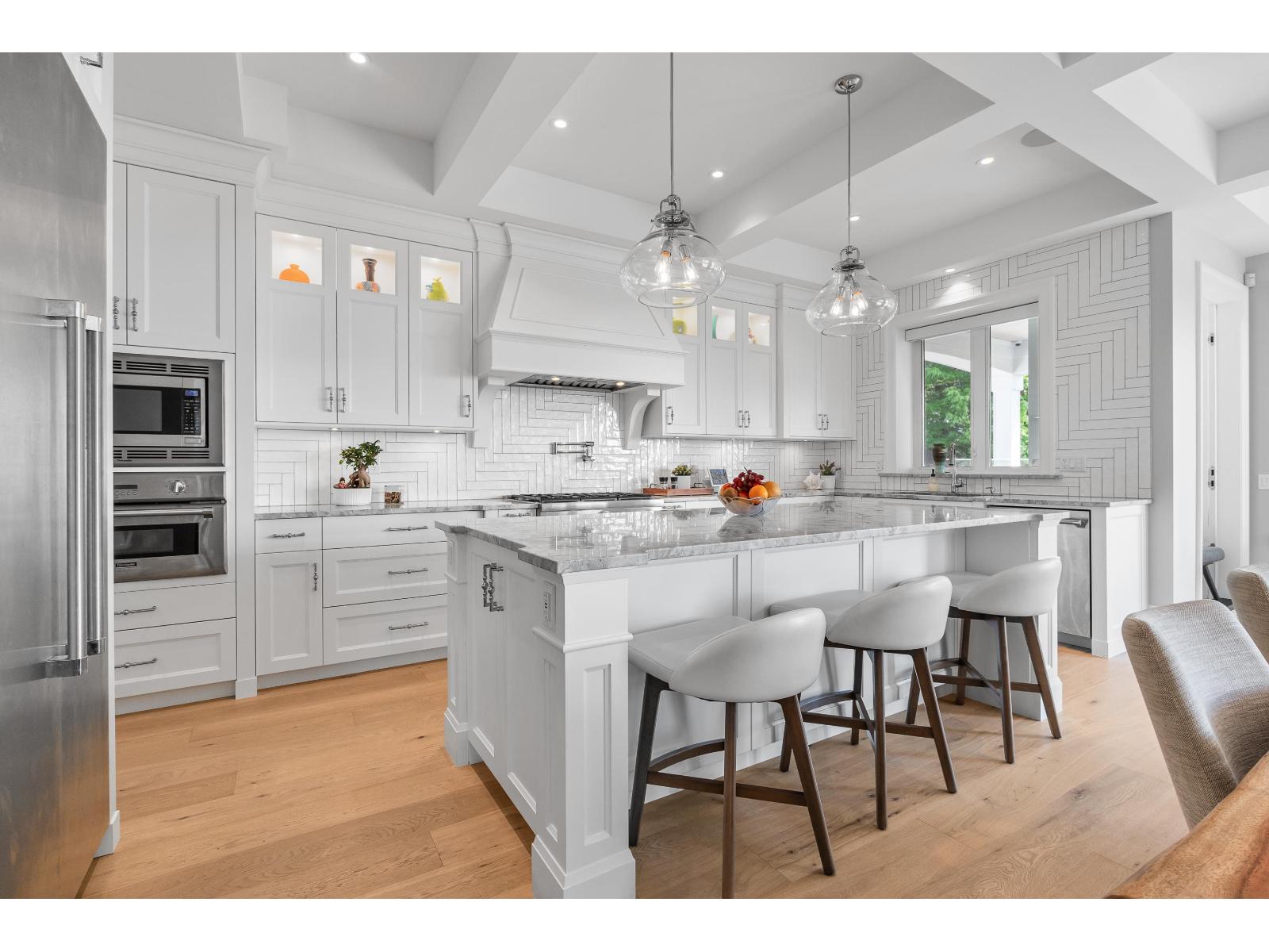 13416 MARINE DRIVE, Surrey