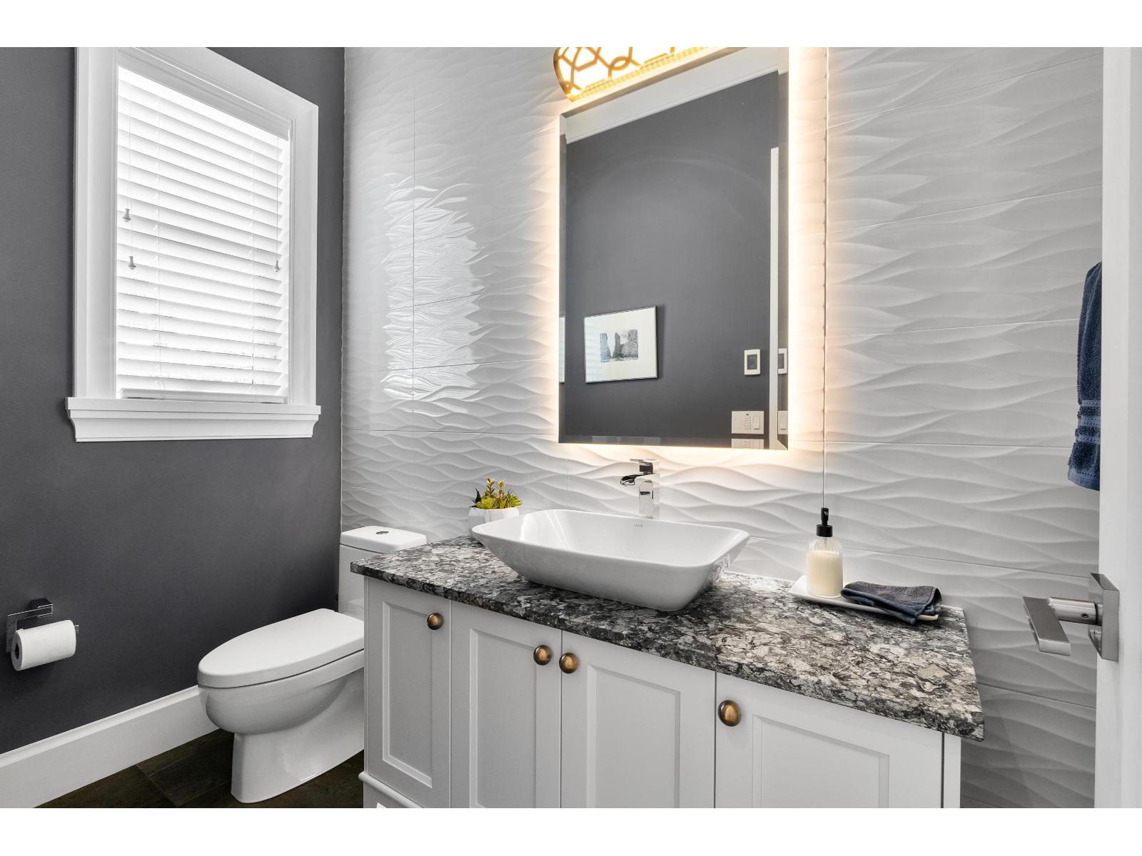 13416 MARINE DRIVE, Surrey