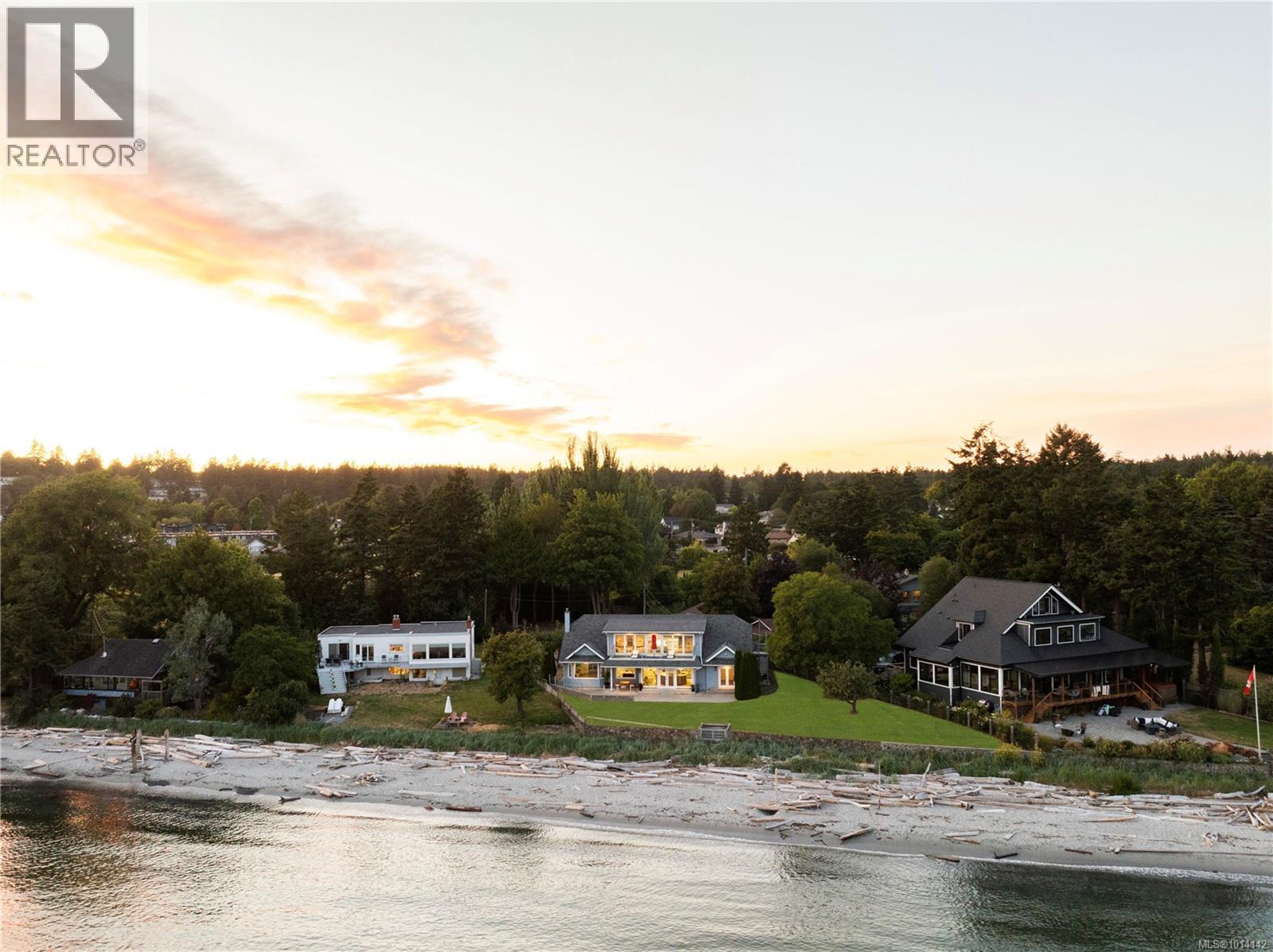  3905B Cadboro Bay Road, Saanich