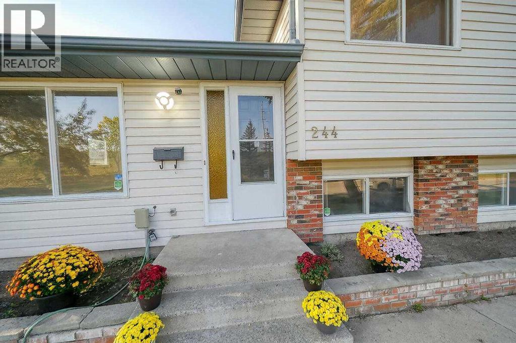 Single Family House 4 Level for Sale in  Pinetree Road NE Pineridge Calgary 
