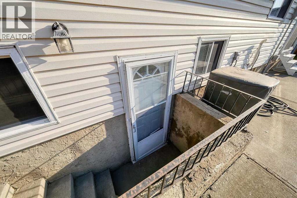 Single Family House 4 Level for Sale in  Pinetree Road NE Pineridge Calgary 