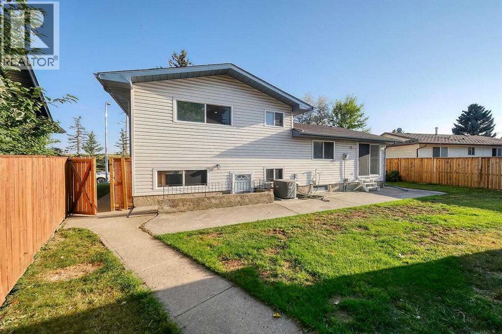 Single Family House 4 Level for Sale in  Pinetree Road NE Pineridge Calgary 