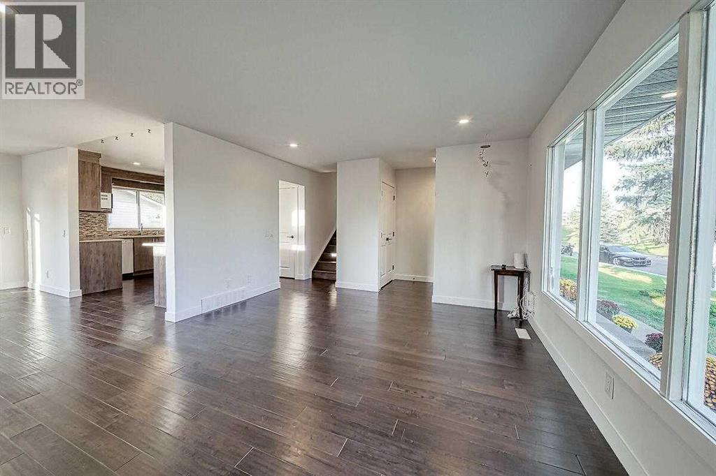 Single Family House 4 Level for Sale in  Pinetree Road NE Pineridge Calgary 