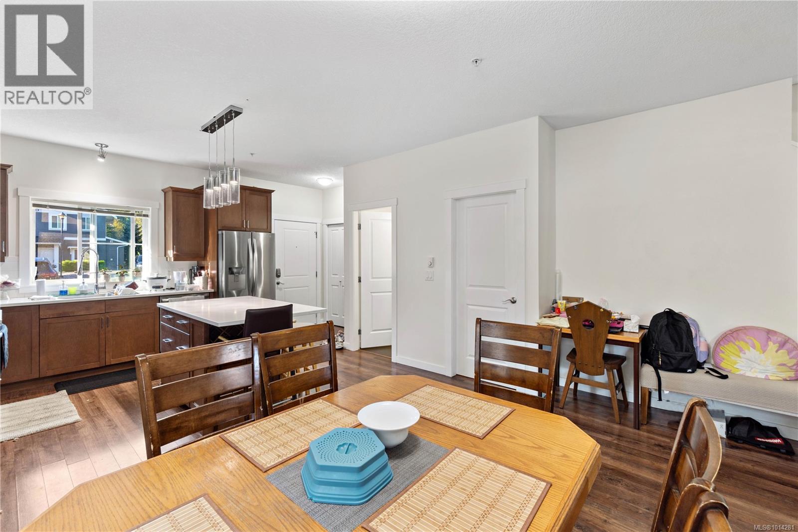 301 1675 Crescent View Dr, Nanaimo