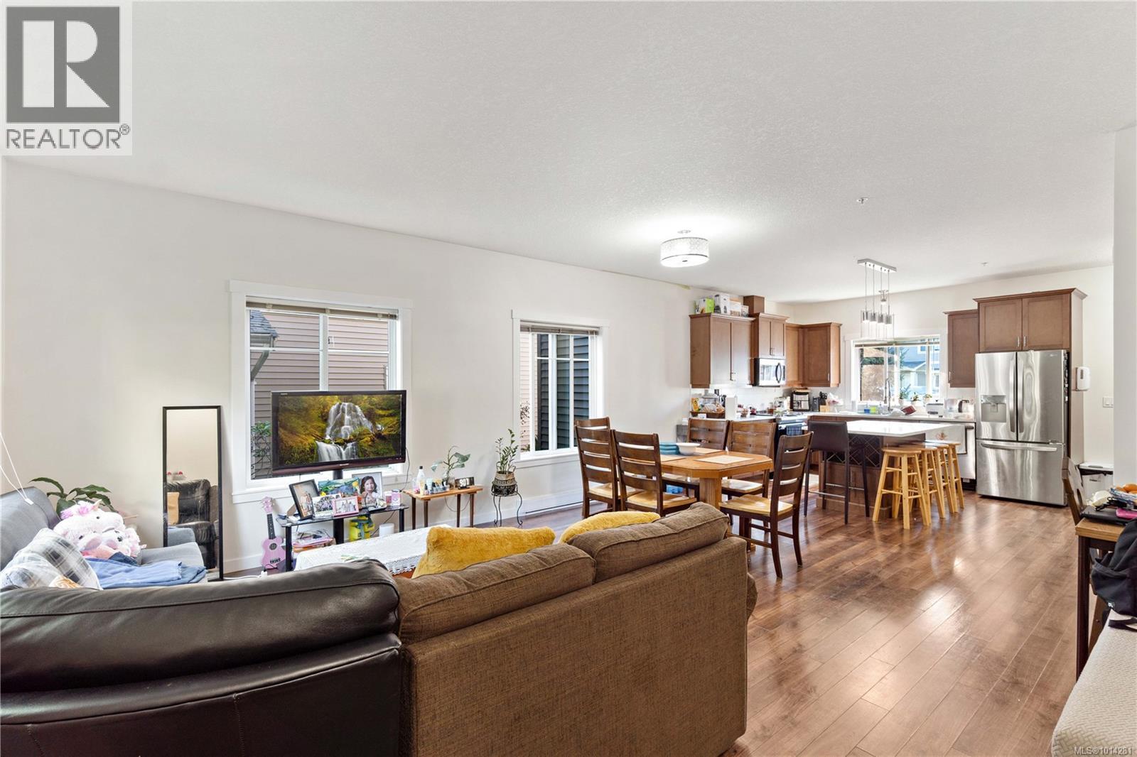 301 1675 Crescent View Dr, Nanaimo