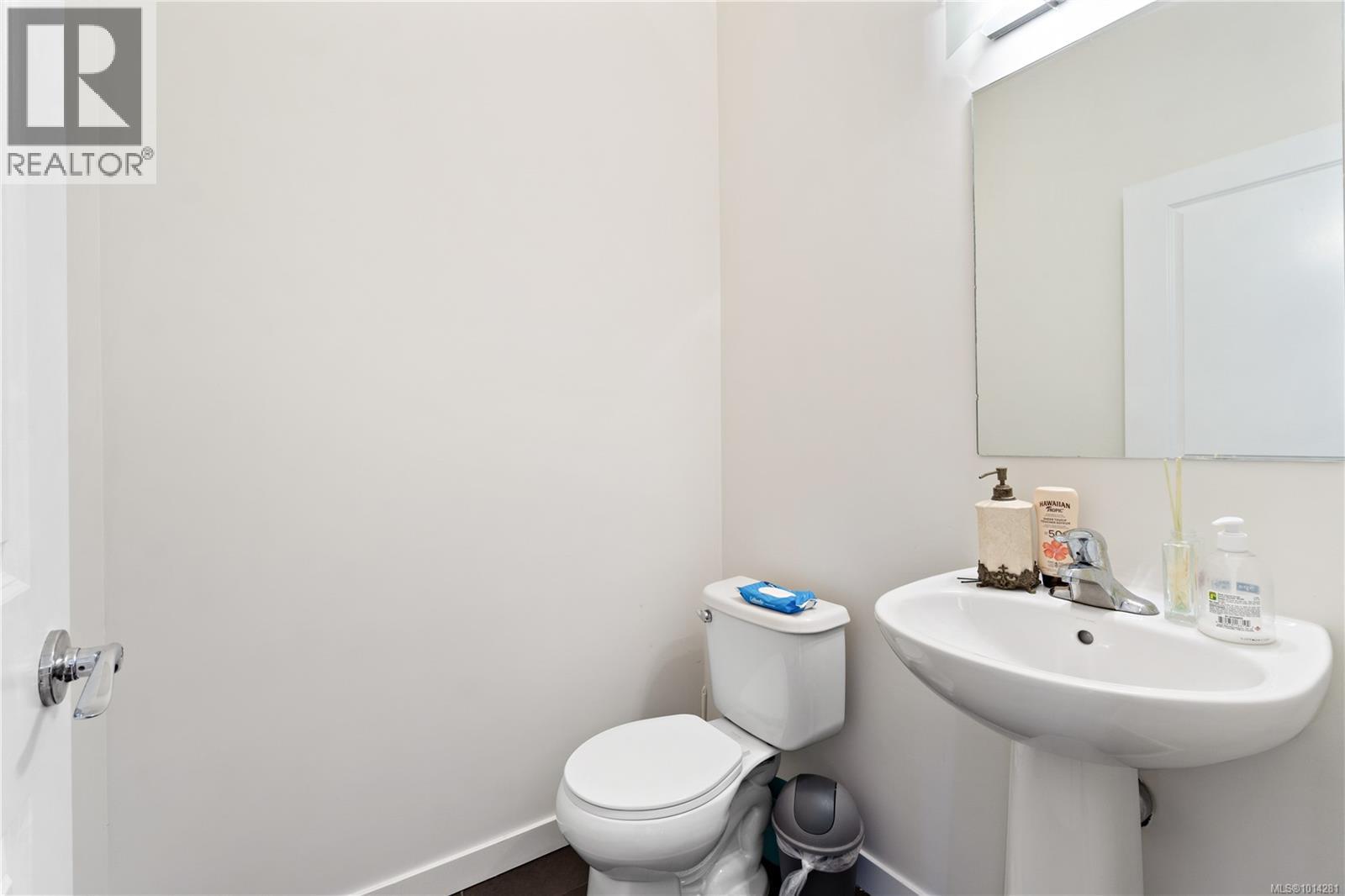 301 1675 Crescent View Dr, Nanaimo