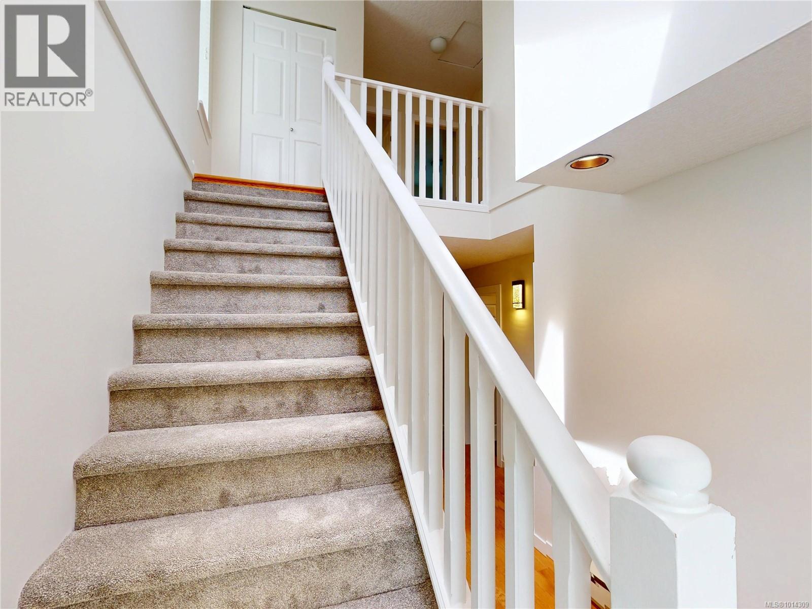 1 1441 Hillside Avenue, Victoria