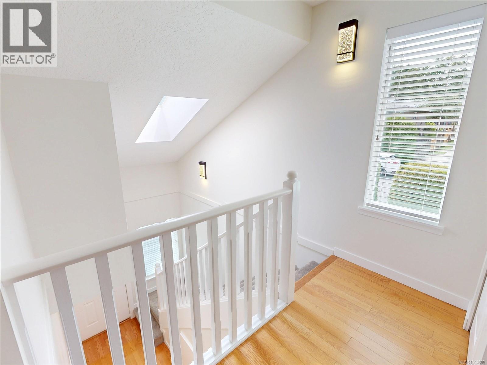 1 1441 Hillside Avenue, Victoria