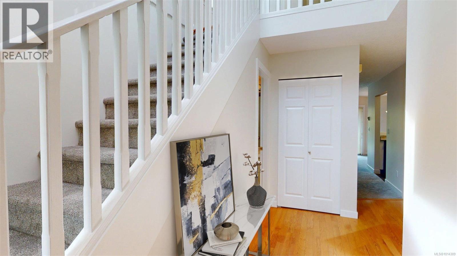 1 1441 Hillside Avenue, Victoria