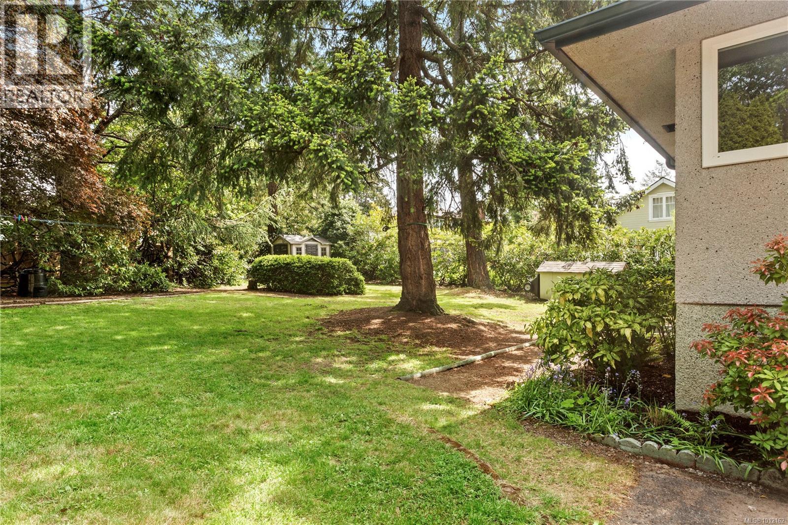 164 Island Hwy, View Royal