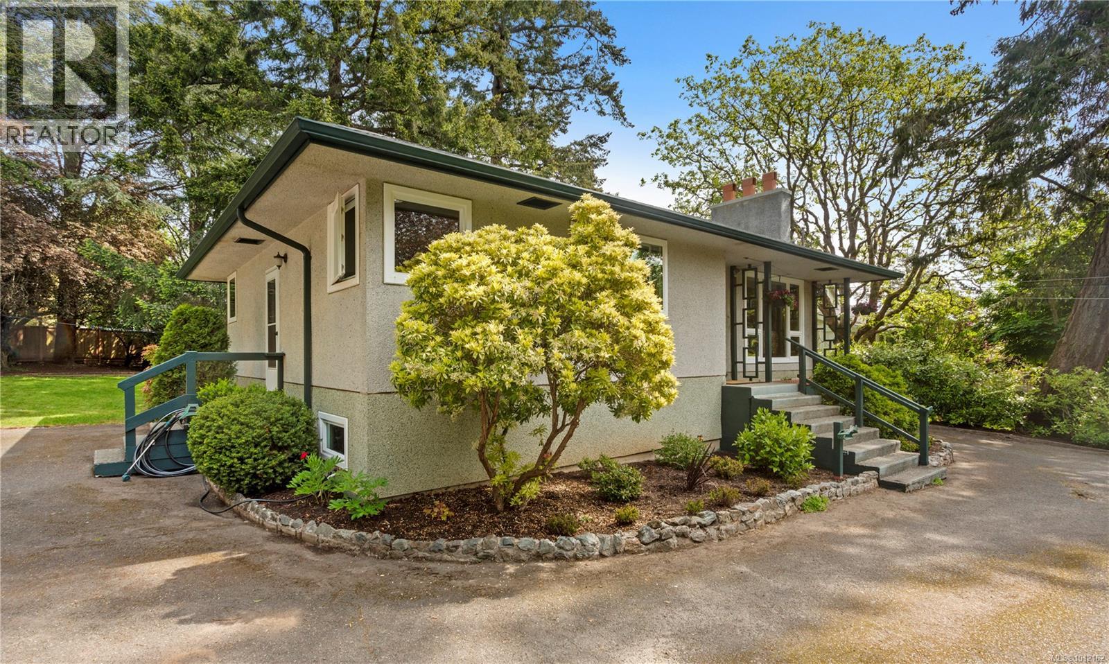 164 Island Hwy, View Royal