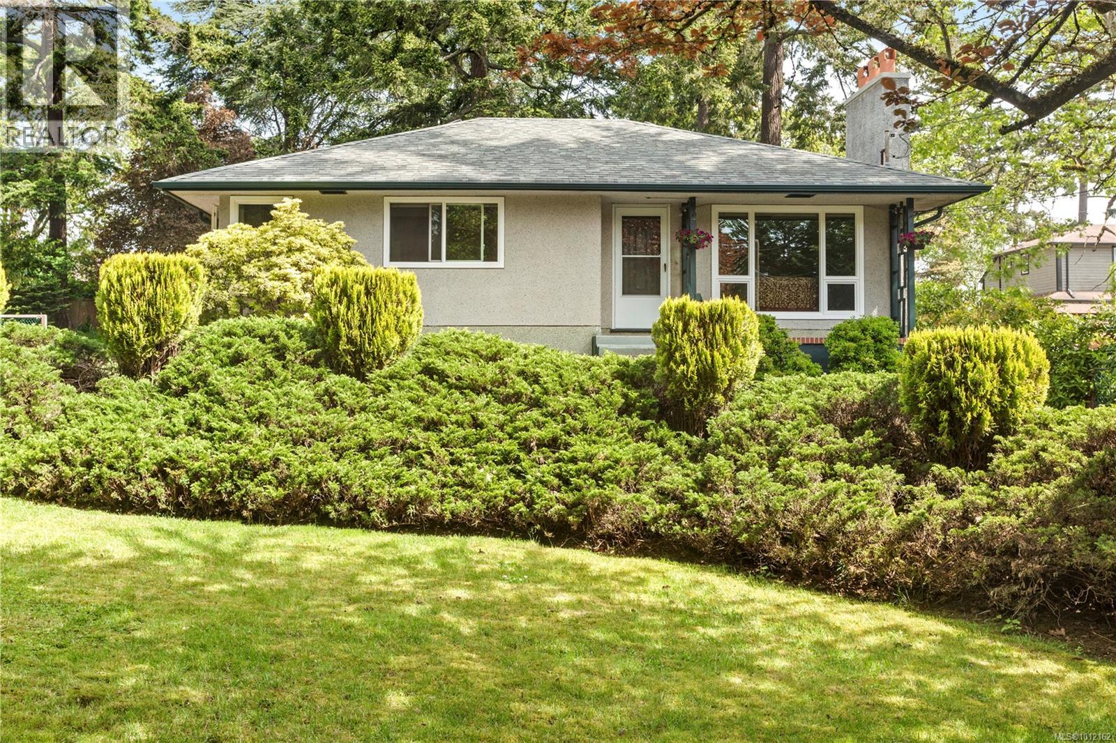 164 Island Hwy, View Royal