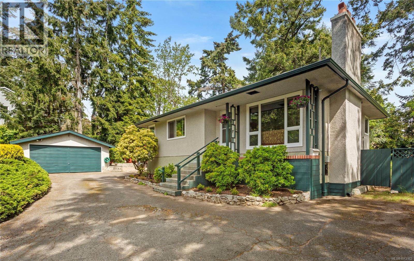 164 Island Hwy, View Royal