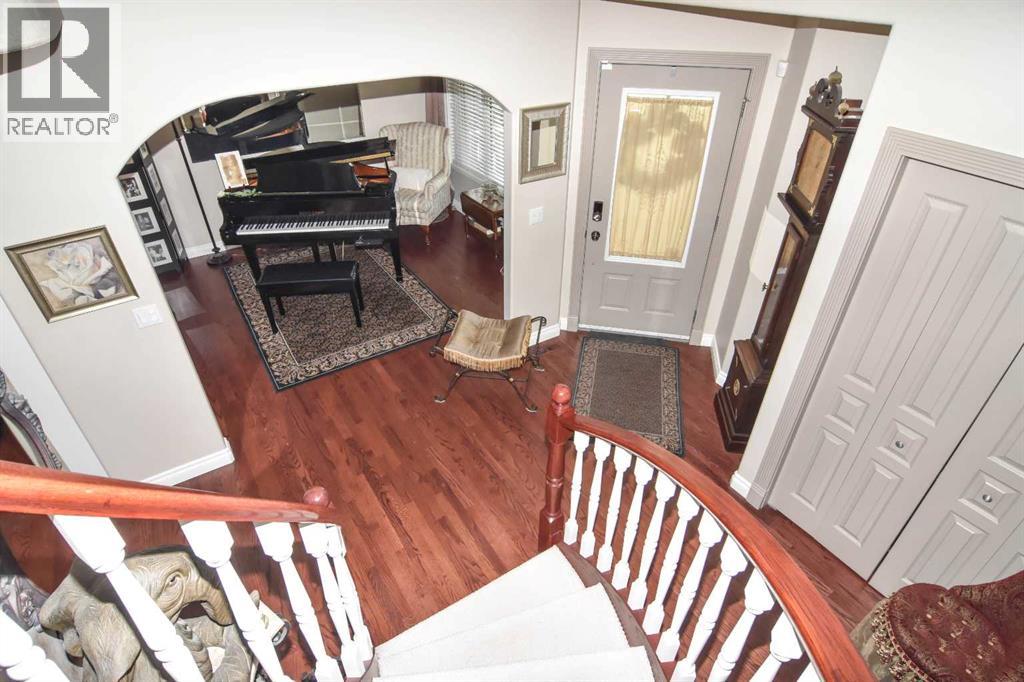 Single Family House for Sale in  Scenic View Close NW Scenic Acres Calgary 