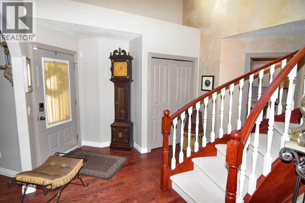 Single Family House for Sale in  Scenic View Close NW Scenic Acres Calgary 