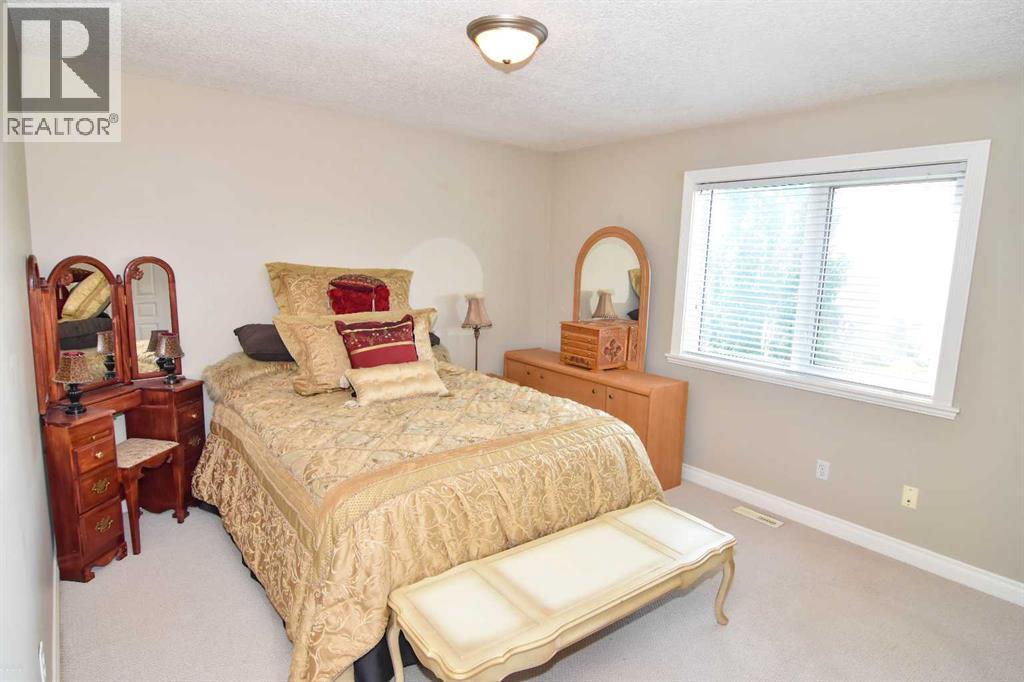 Single Family House for Sale in  Scenic View Close NW Scenic Acres Calgary 