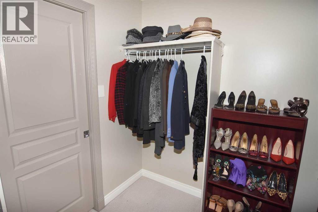 Single Family House for Sale in  Scenic View Close NW Scenic Acres Calgary 