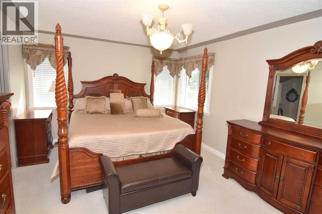 Single Family House for Sale in  Scenic View Close NW Scenic Acres Calgary 