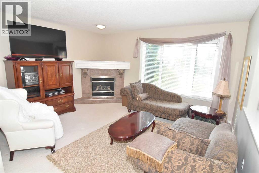 Single Family House for Sale in  Scenic View Close NW Scenic Acres Calgary 