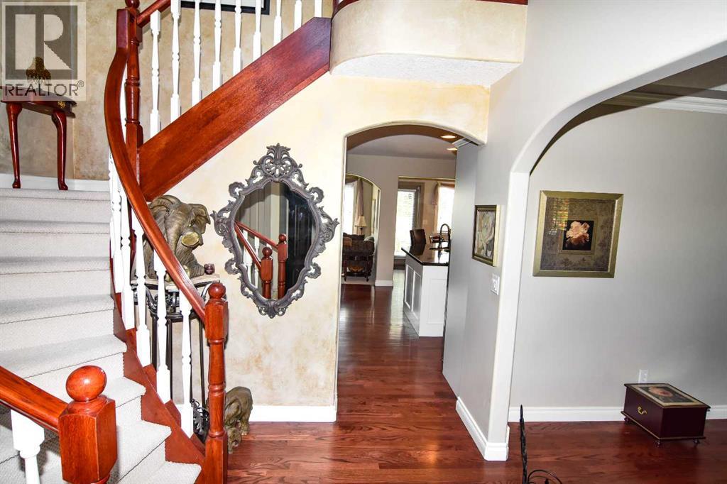 Single Family House for Sale in  Scenic View Close NW Scenic Acres Calgary 