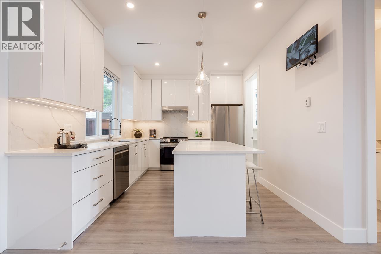 947 WALLS AVENUE, Coquitlam