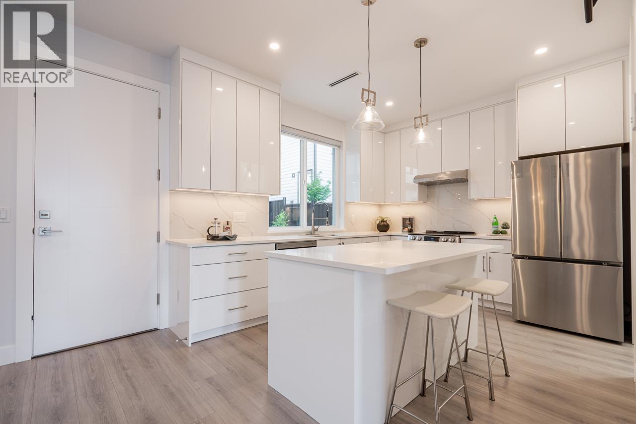 947 WALLS AVENUE, Coquitlam