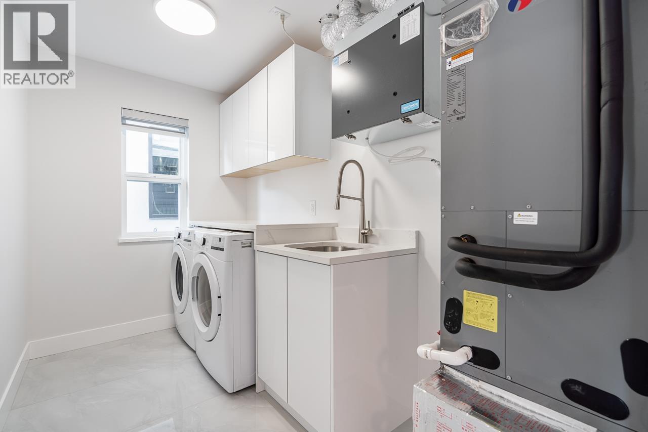 947 WALLS AVENUE, Coquitlam