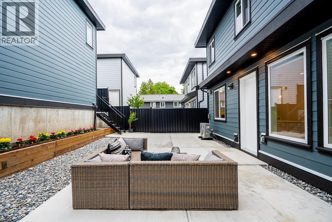 947 WALLS AVENUE, Coquitlam