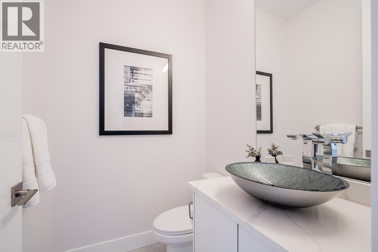 947 WALLS AVENUE, Coquitlam