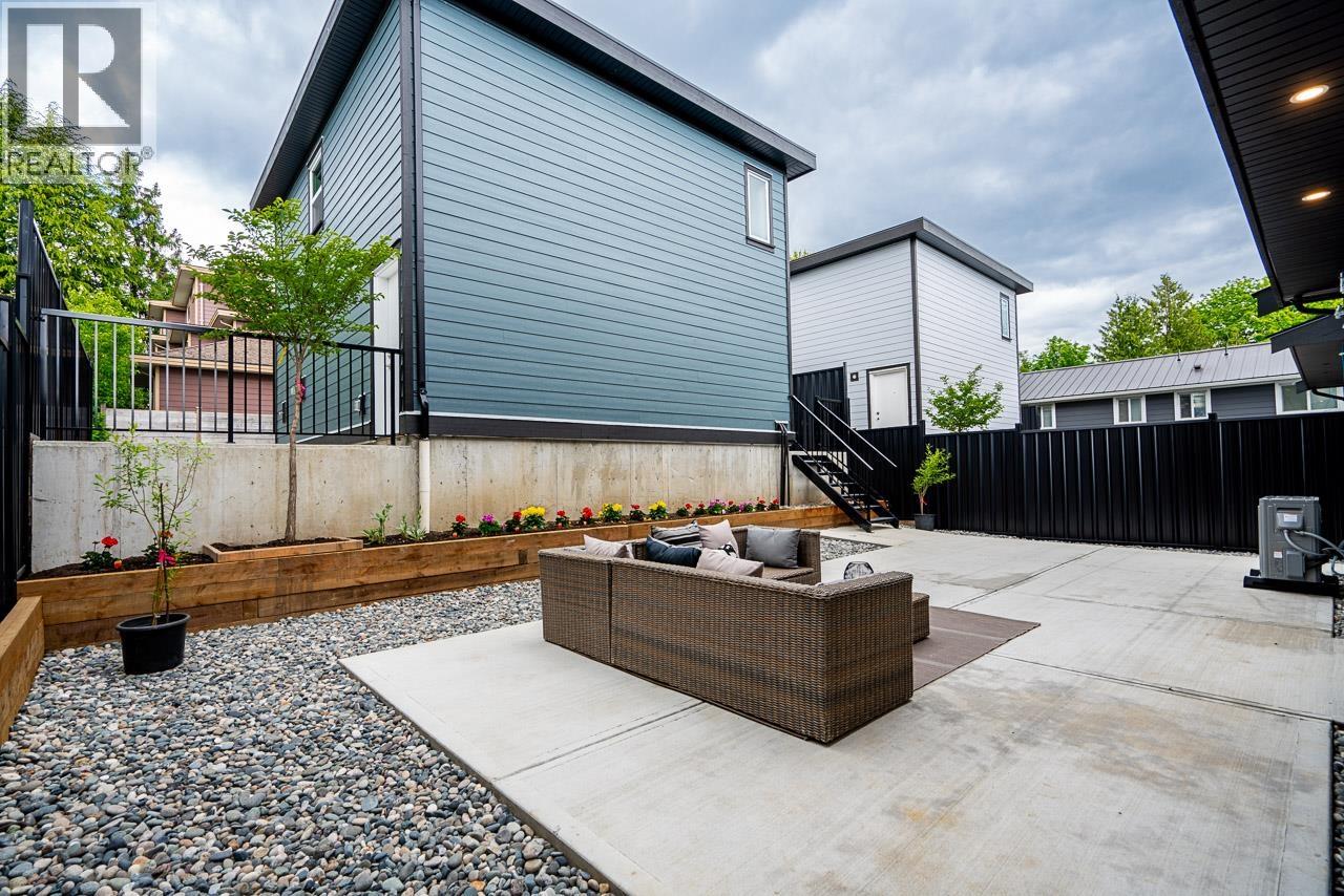 947 WALLS AVENUE, Coquitlam