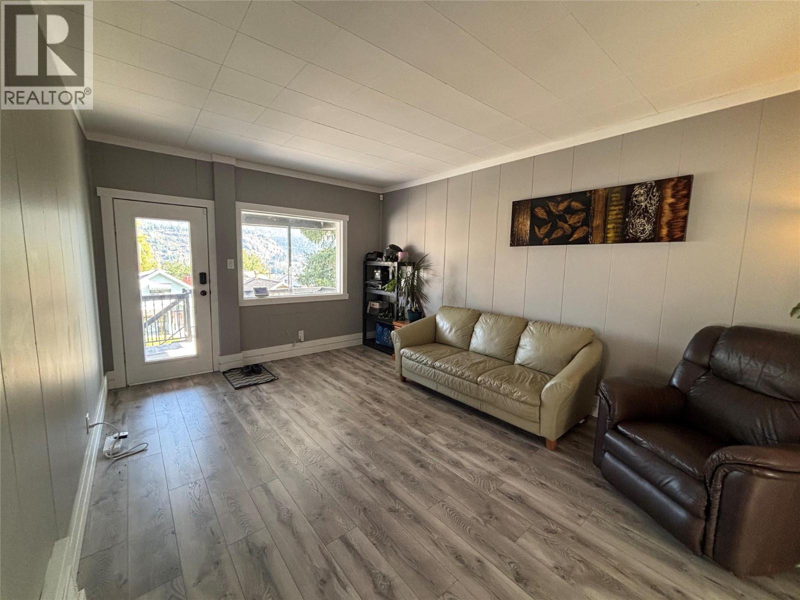 1170 Nelson Avenue, Trail