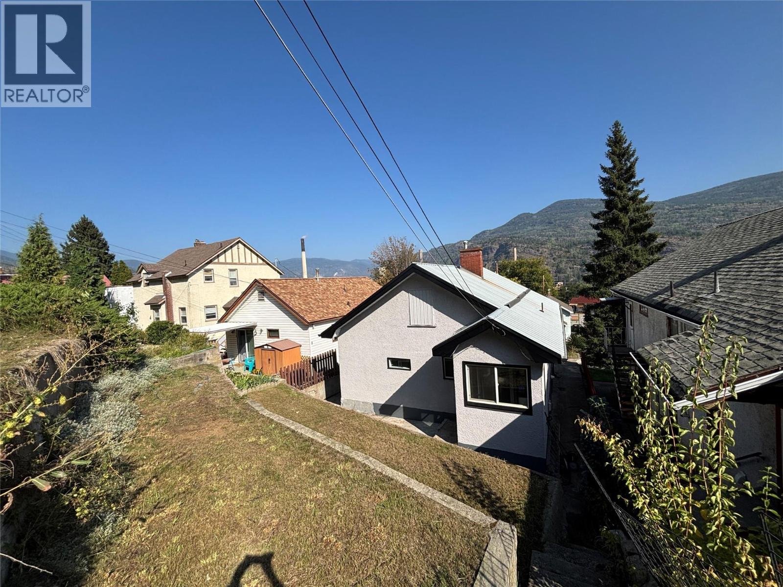 1170 Nelson Avenue, Trail