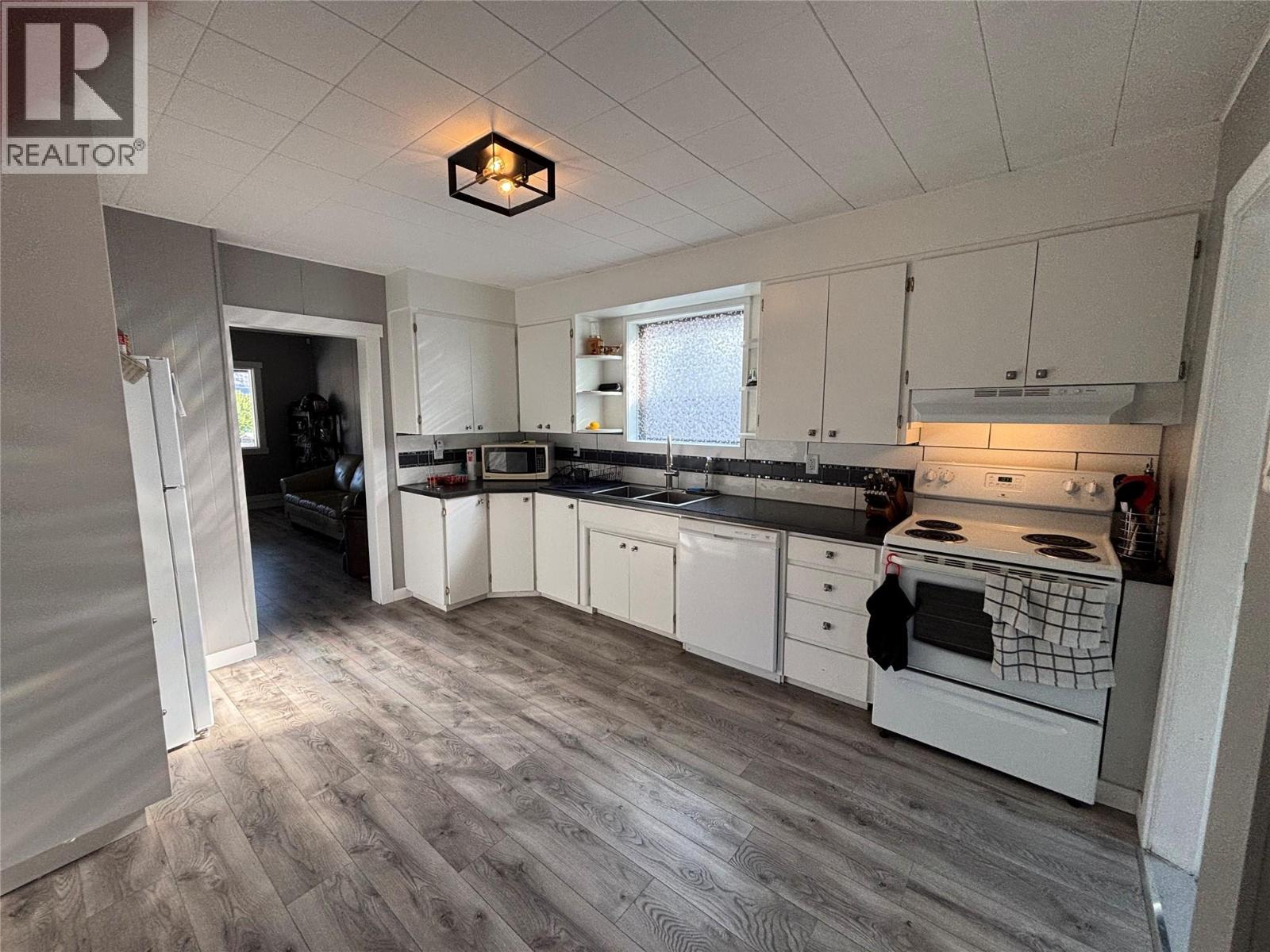1170 Nelson Avenue, Trail
