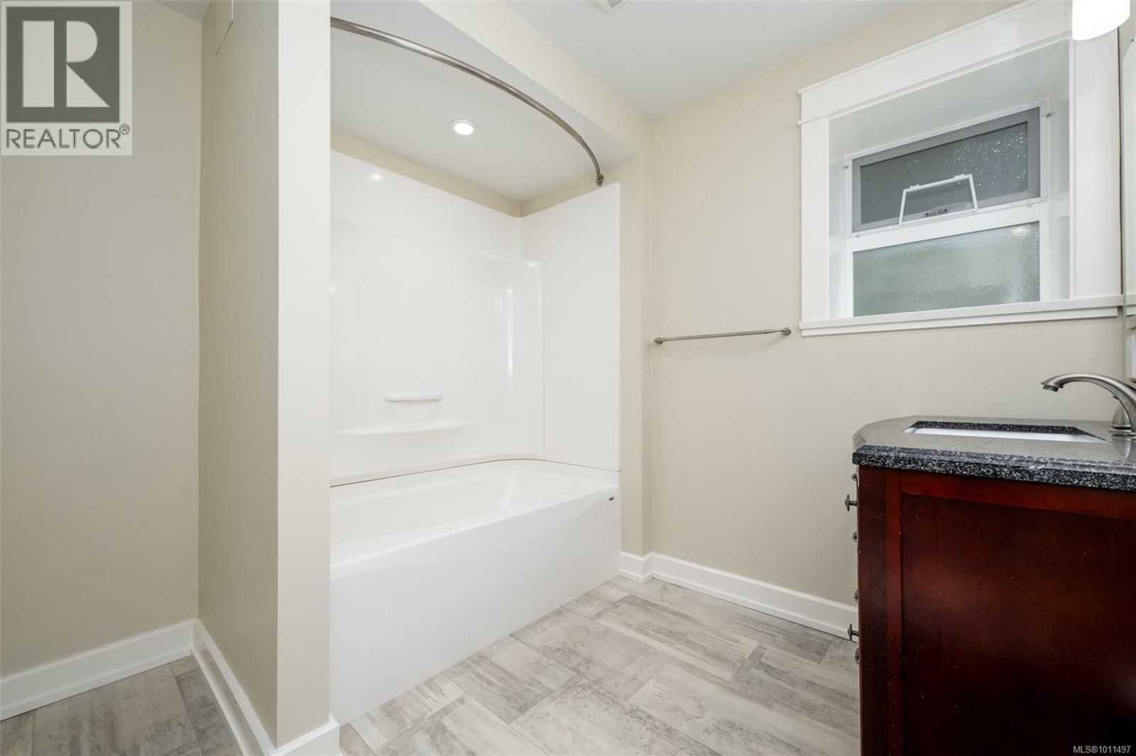 1652 Maple Bay Rd, Duncan