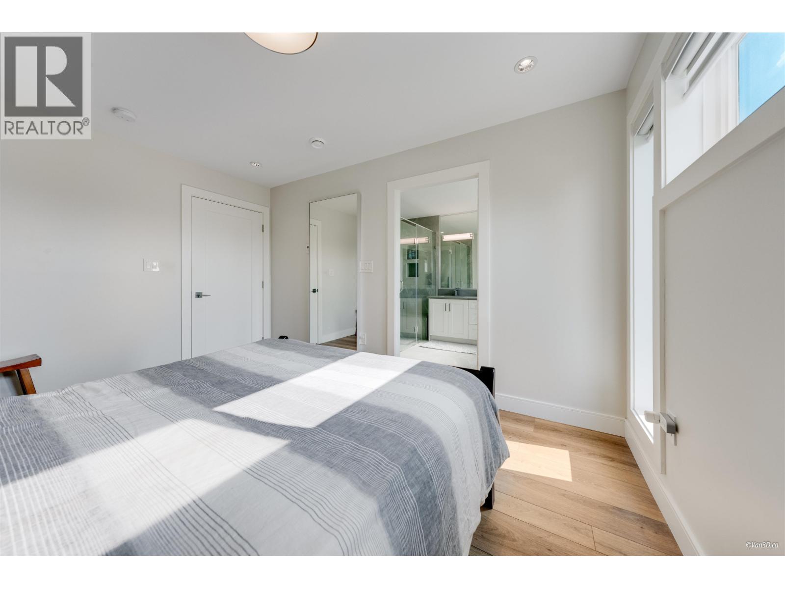 8008 13 AVENUE, Burnaby