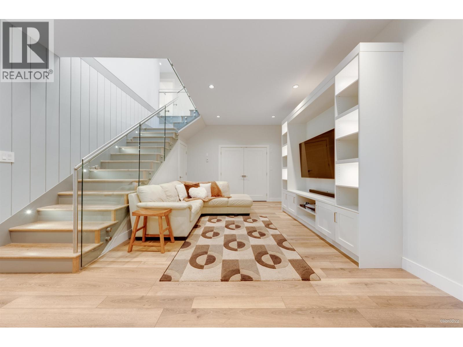 8008 13 AVENUE, Burnaby