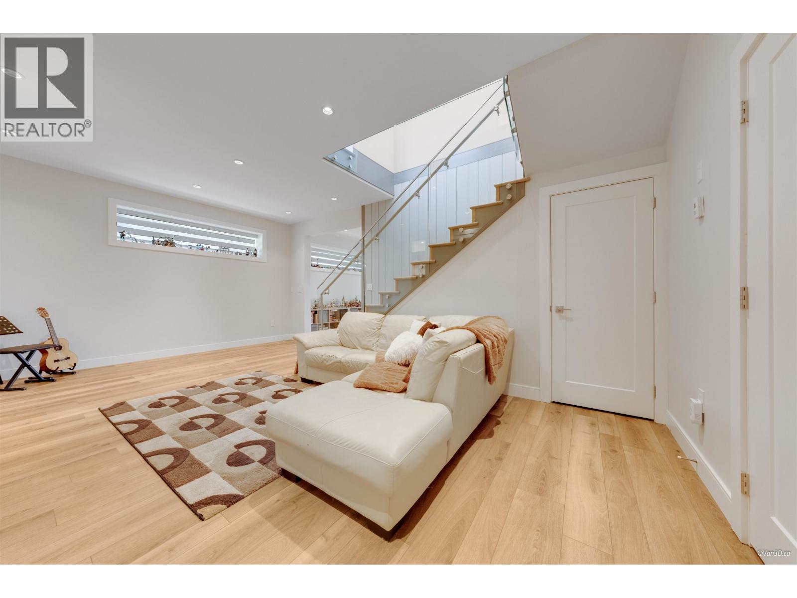 8008 13 AVENUE, Burnaby