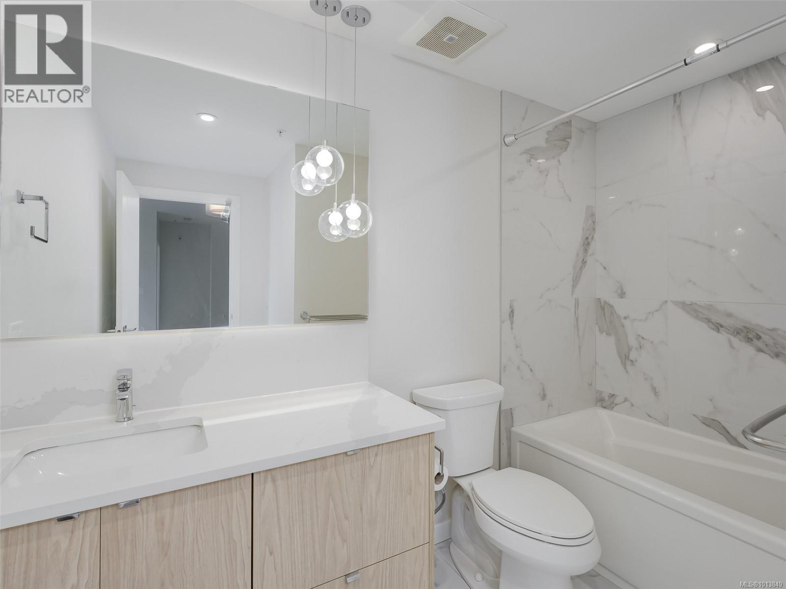 212 5120 Cordova Bay Rd, Saanich