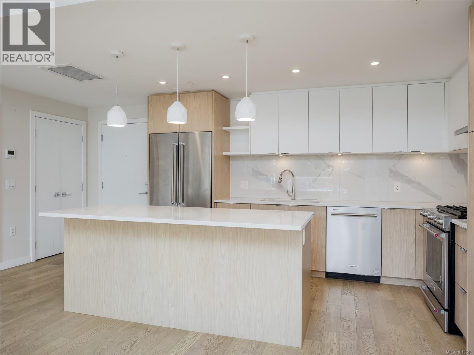 212 5120 Cordova Bay Rd, Saanich