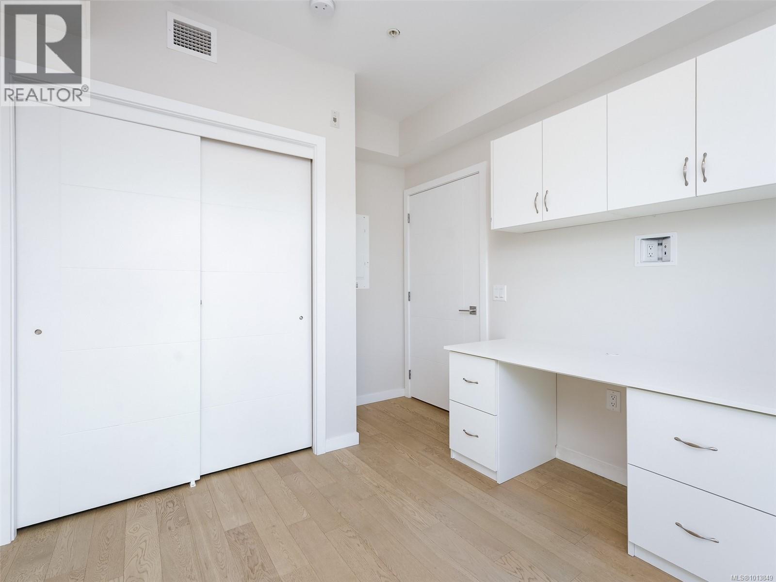 212 5120 Cordova Bay Rd, Saanich
