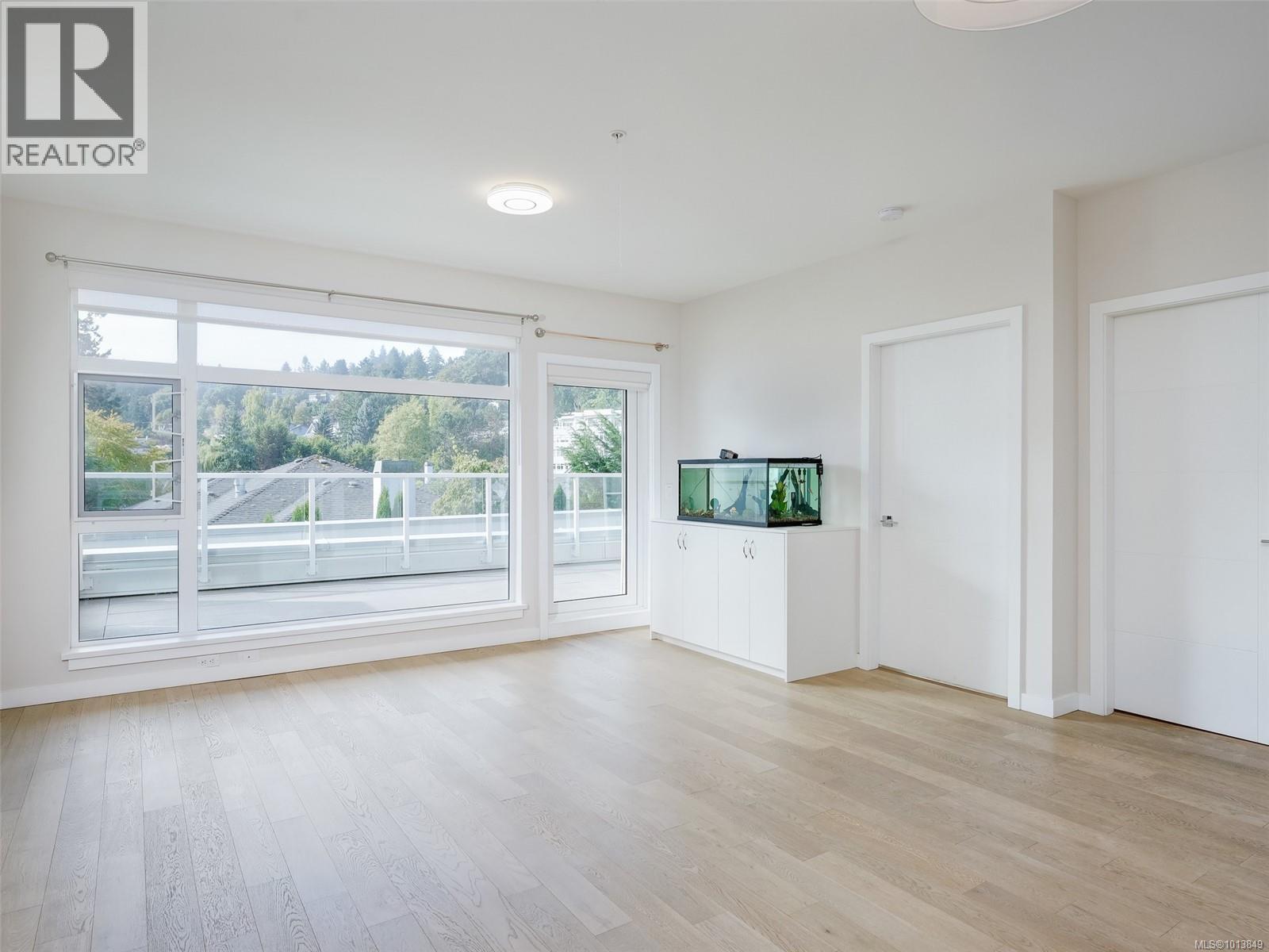212 5120 Cordova Bay Rd, Saanich
