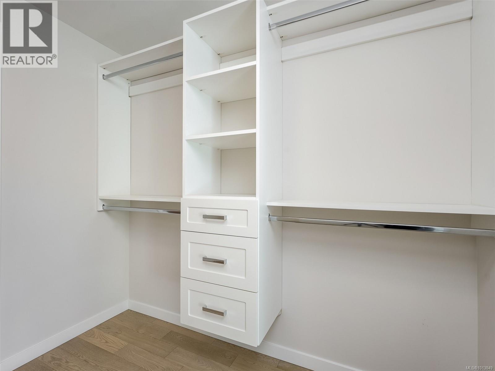212 5120 Cordova Bay Rd, Saanich