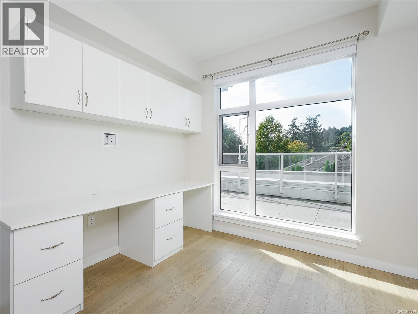 212 5120 Cordova Bay Rd, Saanich