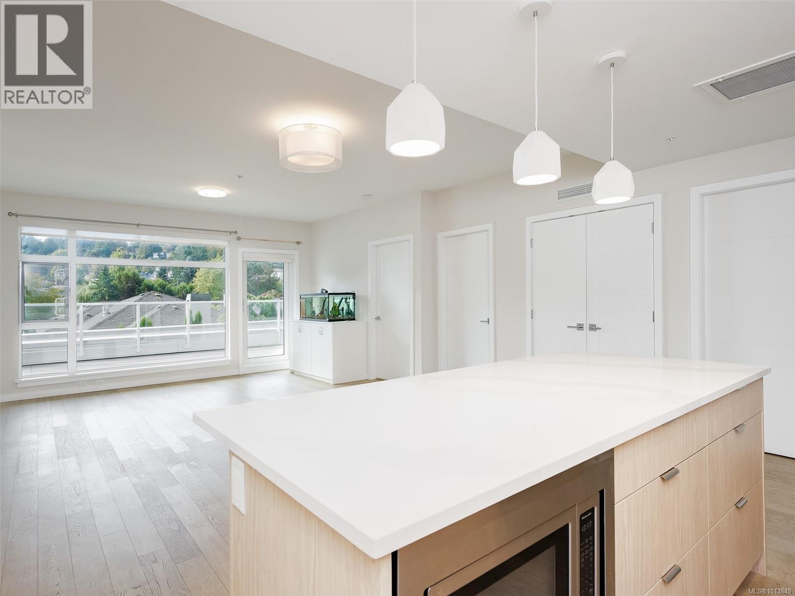 212 5120 Cordova Bay Rd, Saanich