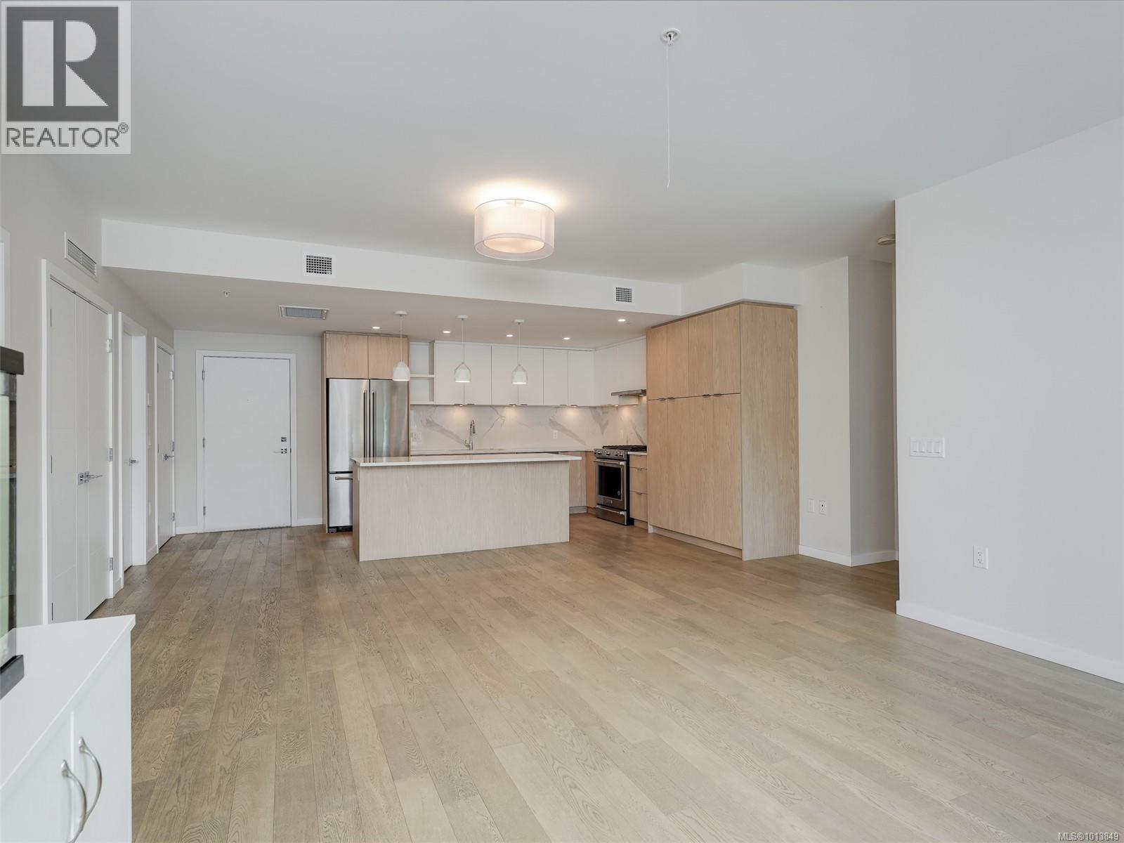 212 5120 Cordova Bay Rd, Saanich