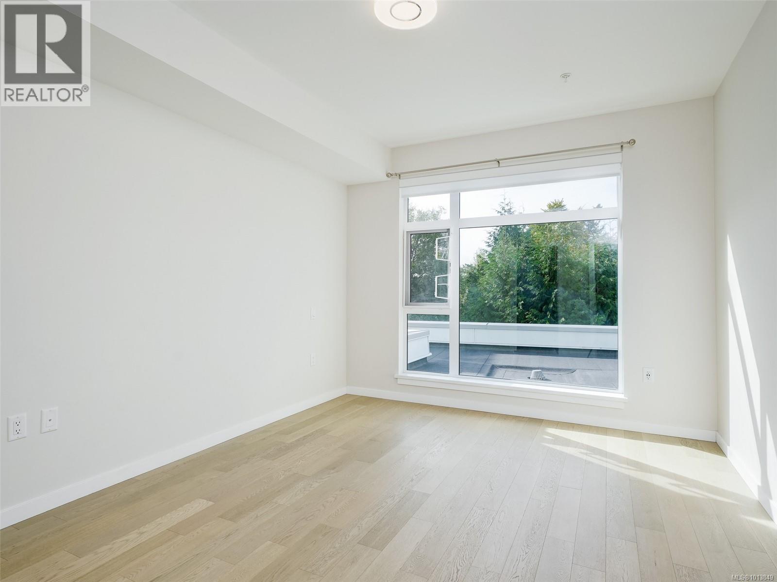 212 5120 Cordova Bay Rd, Saanich