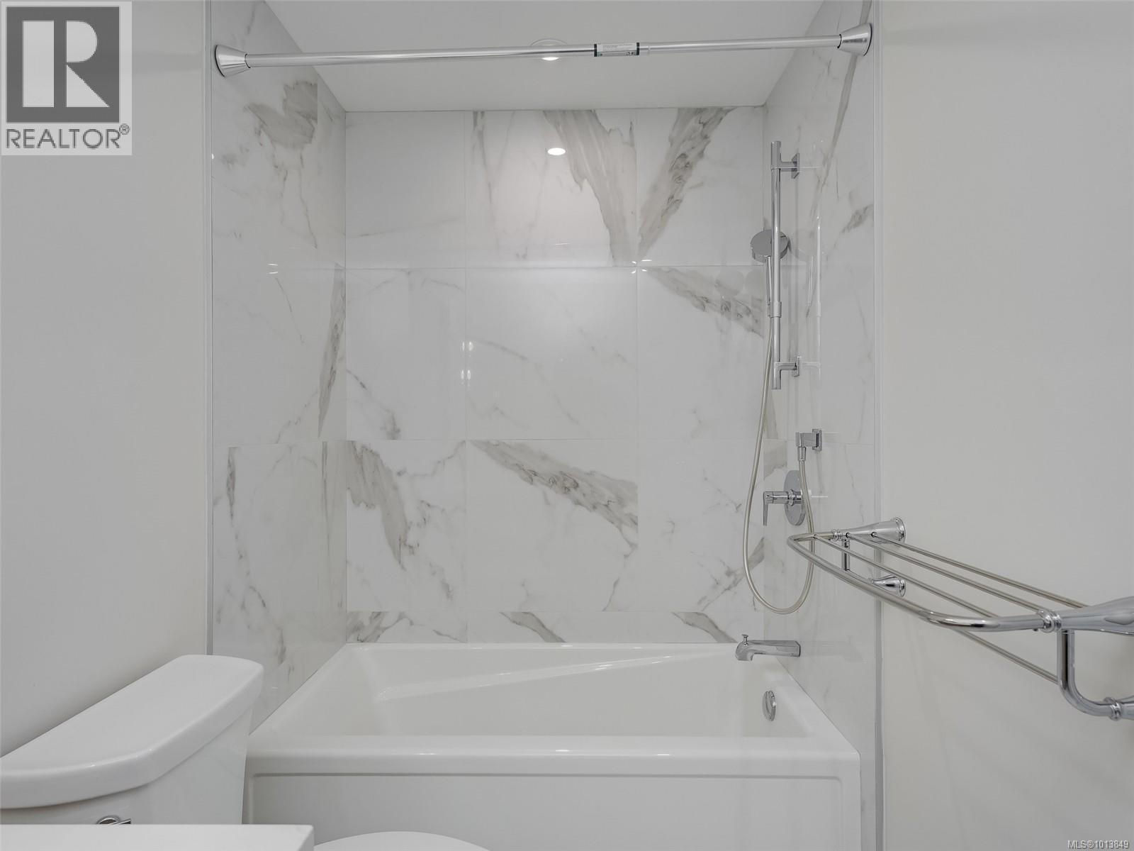 212 5120 Cordova Bay Rd, Saanich