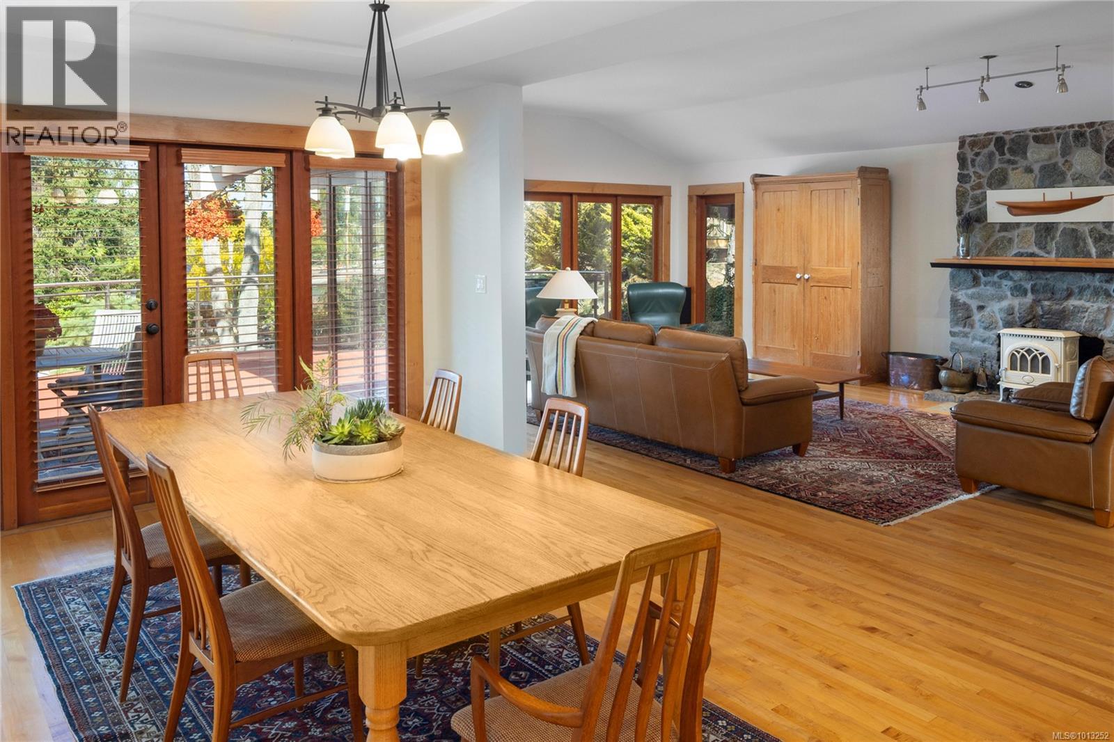 2710 Sea View Rd, Saanich