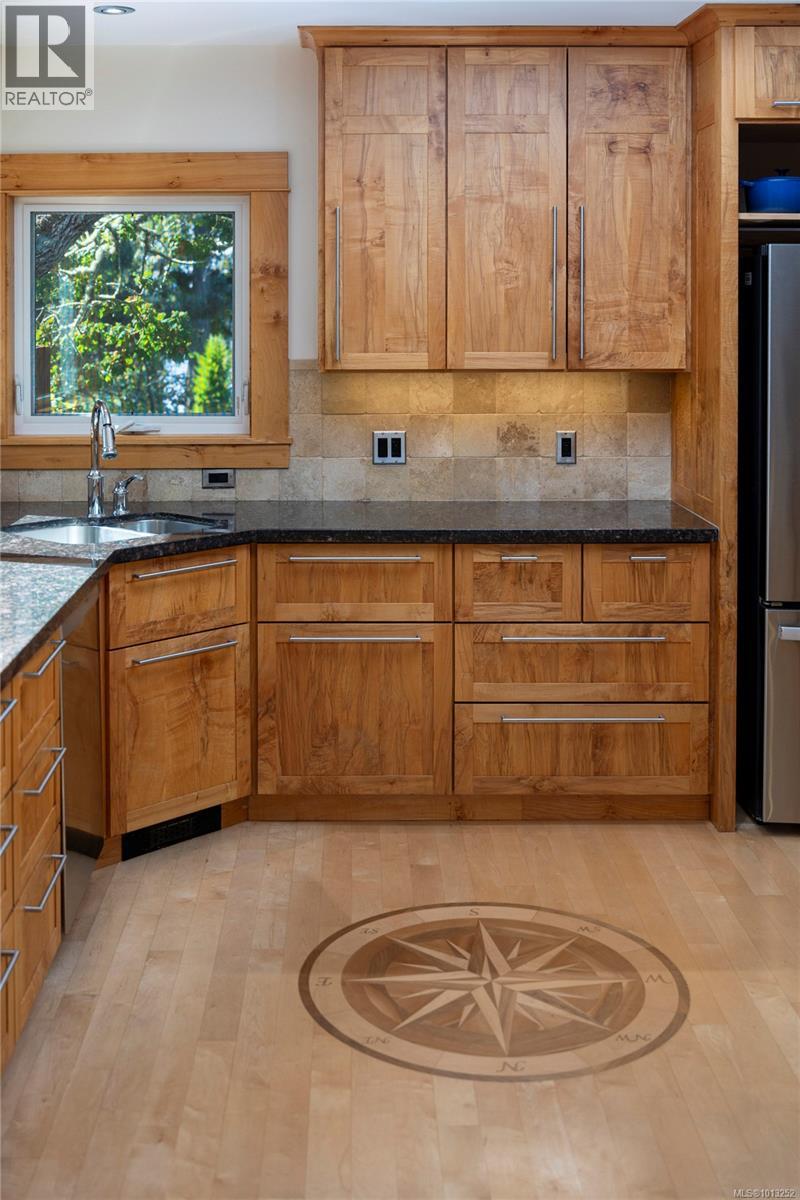 2710 Sea View Rd, Saanich