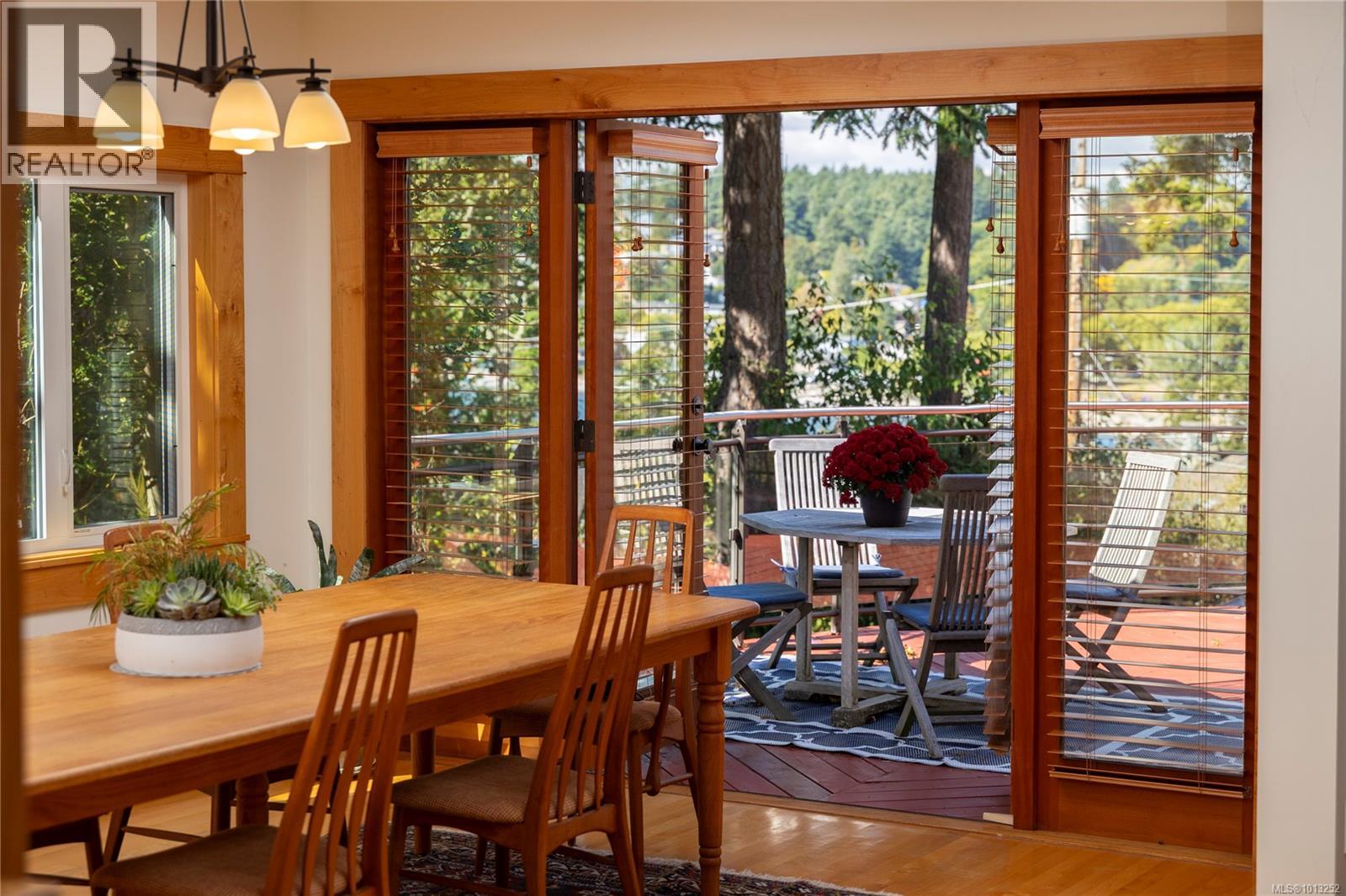 2710 Sea View Rd, Saanich